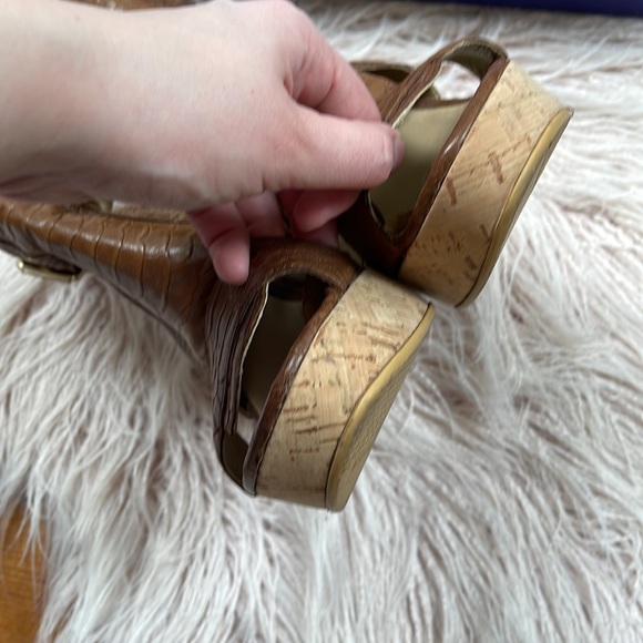 Stuart Weitzman Safety Wedge in Toffee Brown Snake Print Sz 10 - Picture 13 of 15